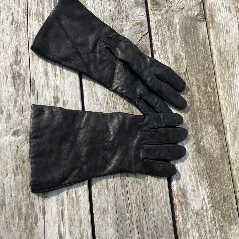 Elegant Black Leather Gloves